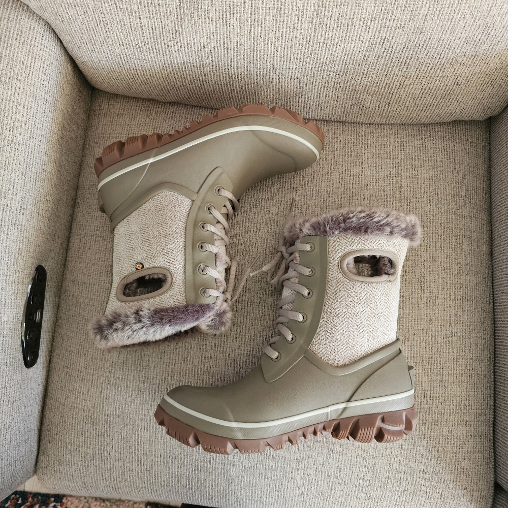 Bogs Arcata Waterproof Snow Boots - Picture 2 of 8